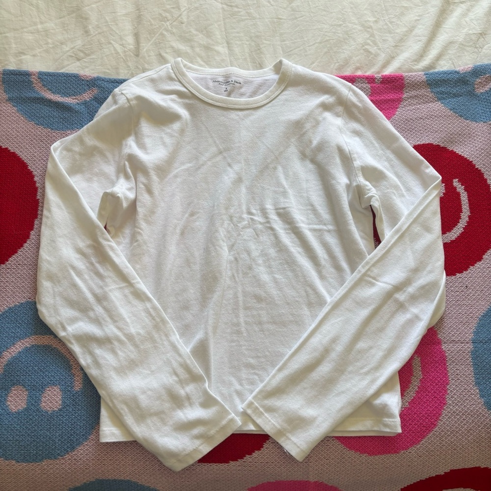 NWOT Abercrombie Basic White Tee
